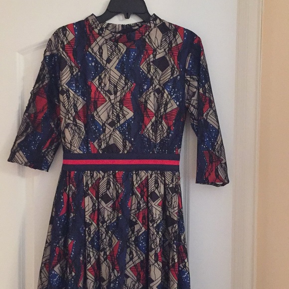 Elegant 3/4 sleeve midi multi color lace dress - Picture 2 of 4